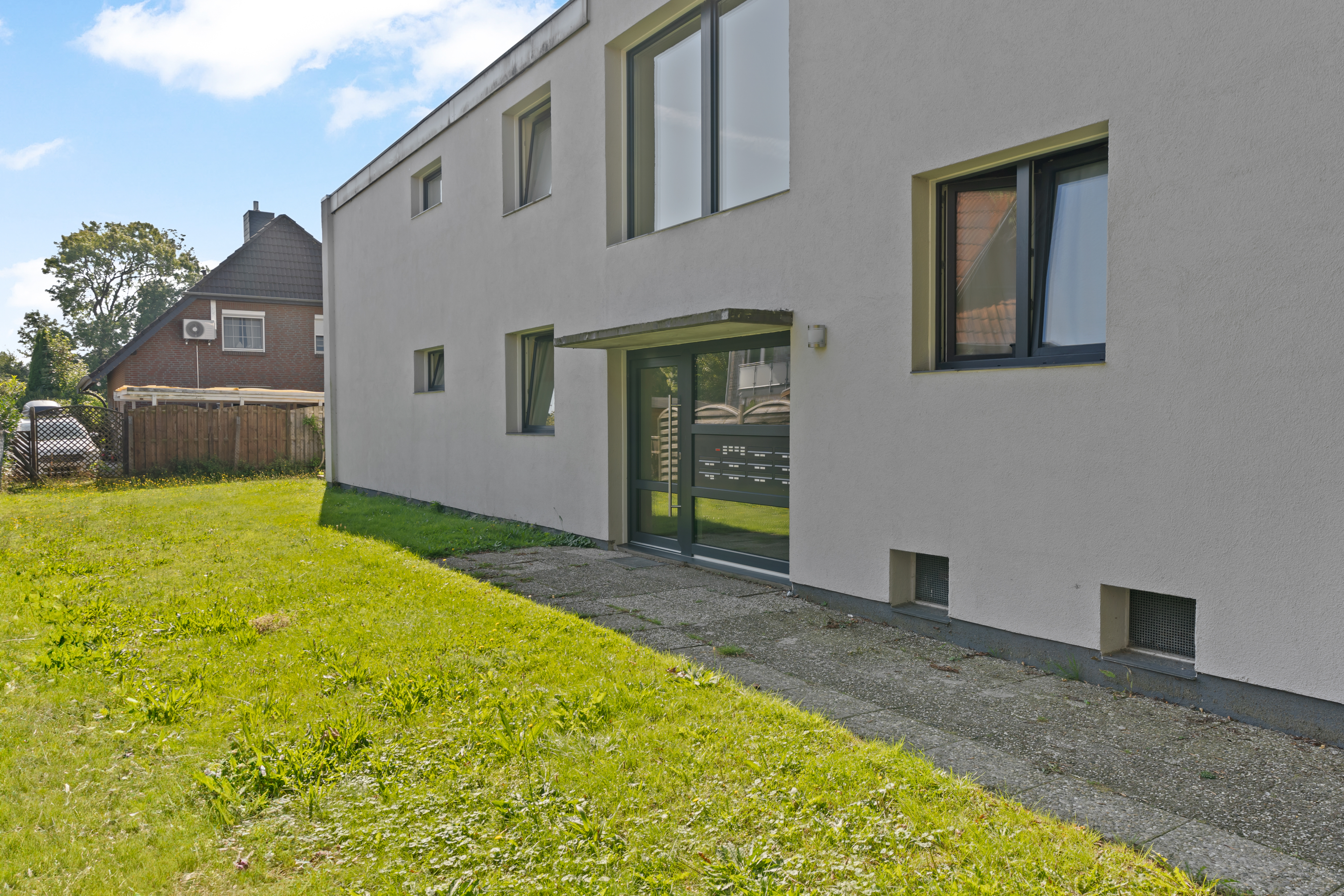 Mehrfamilienhaus in Leeste - Bild 1