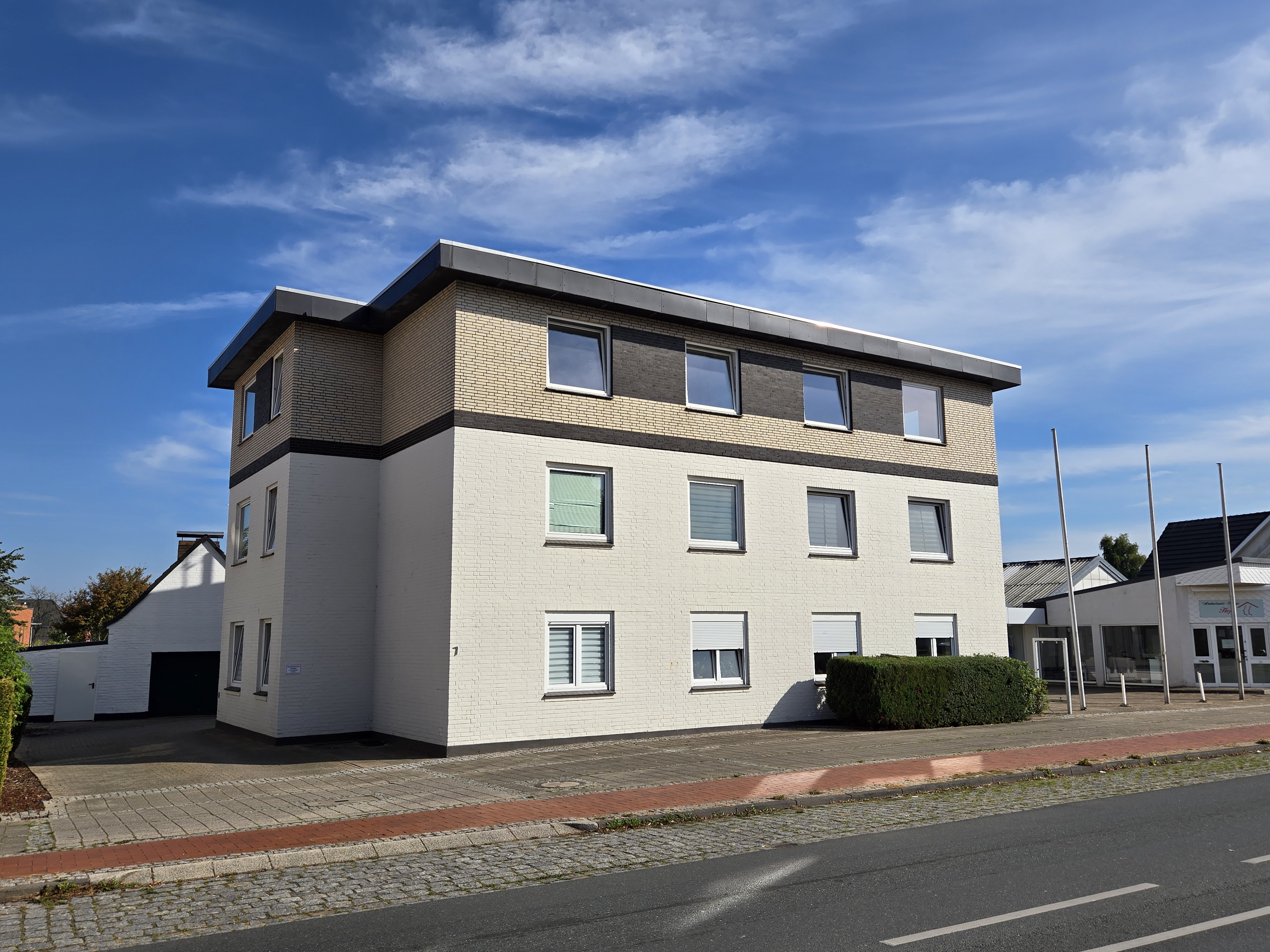 Mehrfamilienhaus in Brinkum - Bild 1